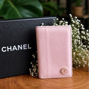 🚨 PRICE DROP 🚨 CHANEL Pink Quilted CC Logo Card Wallet with Gold Accent
